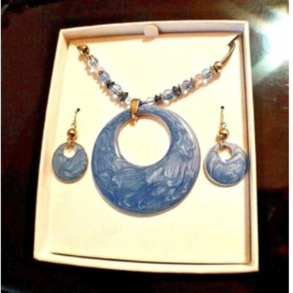 Berry Box Jewelry set - Blue Necklace & Hanging Earrings Set Silver Fashion